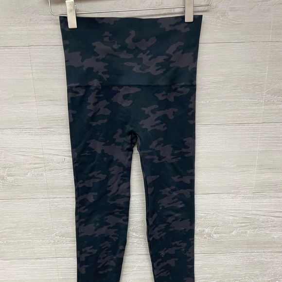 | SPANX | Look at Me Now Seamless Leggings. - Picture 12 of 16